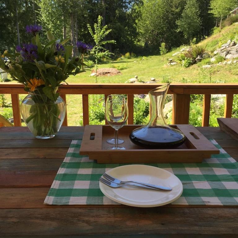 Cozy ,Artistic Cottage In A Garden Setting Close To The Beach And Hiking Trails. Powell River Exterior foto